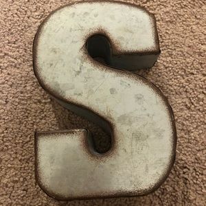 Cute S sign for room!